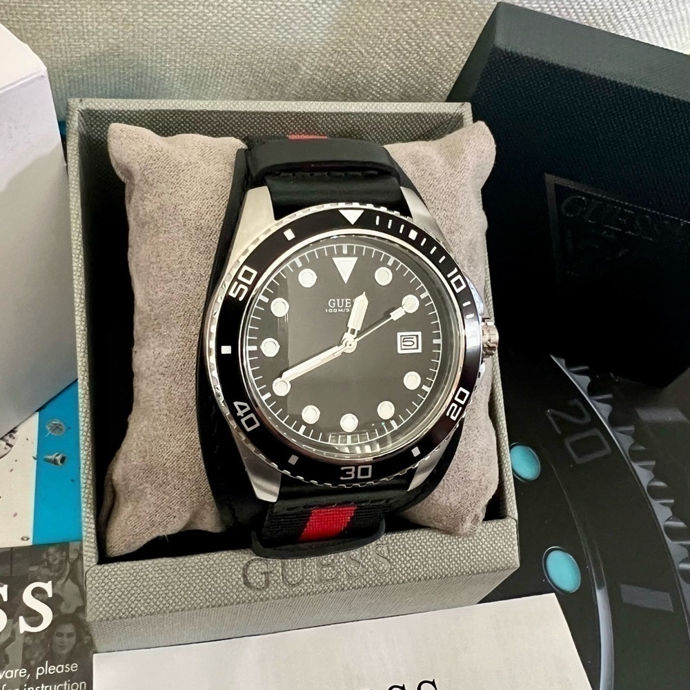 Guess Crew Style Date Designer Sport Men’s Watch (NIB: W1051G1) - Picture 3 of 6